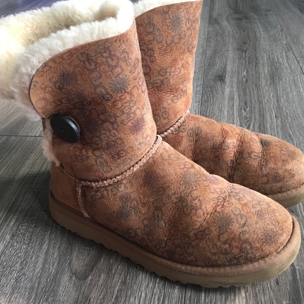 Ugg Bailey Button Logo